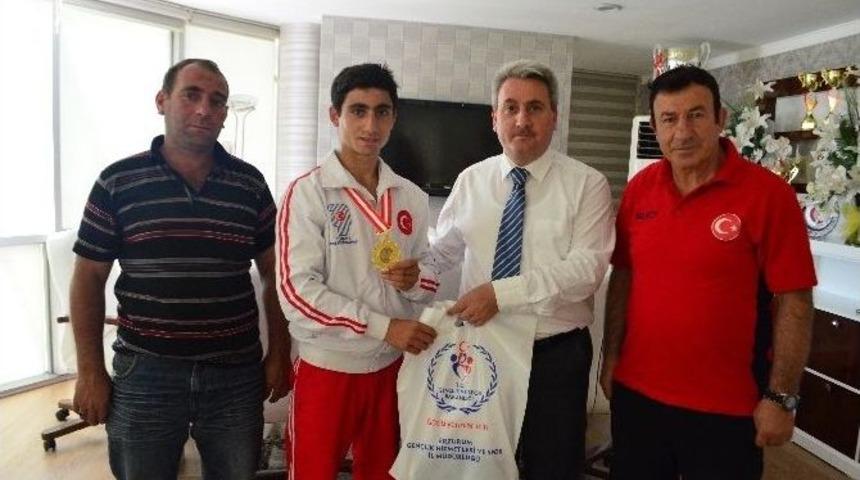 Ringin Şampiyonuna Kutlama