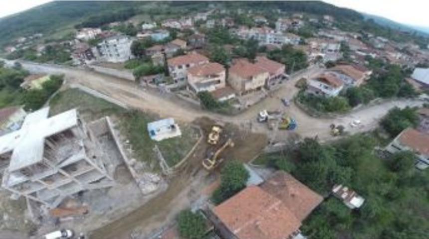 Başiskele&rsquo;de Yol D&uuml;zenleme &Ccedil;alışmalarını S&uuml;rd&uuml;r&uuml;yor