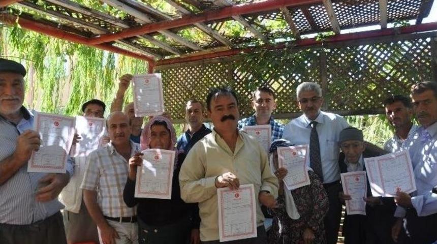 Kahta&rsquo;da Afetzedelerin Tapu Sevinci