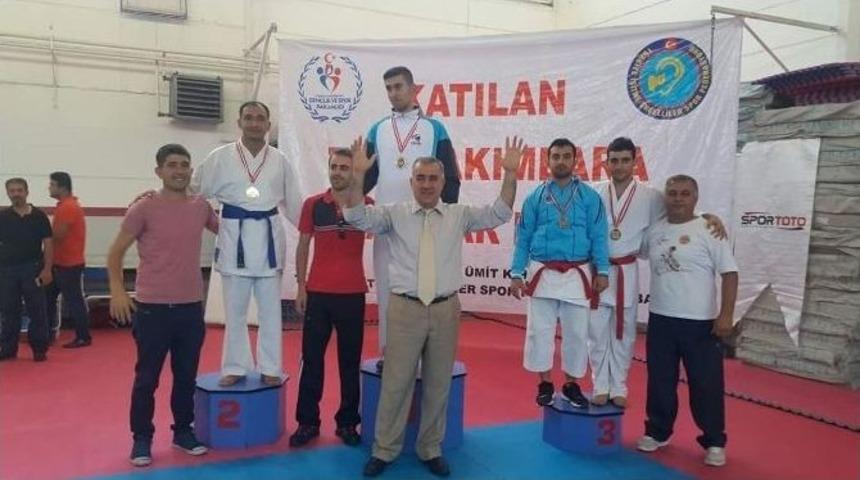 İşitme Engelli &Ouml;zdemir, Karatede T&uuml;rkiye 2.&rsquo;si Oldu