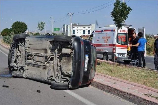 Sıkıştıran Araçtan Kurtulmak İsterken Kaza Yaptı