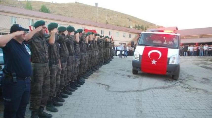 Özel Harekat Polislerini Taşıyan Araç Tır'ın Altına Girdi: 2 Şehit, 2 Yaralı (3)