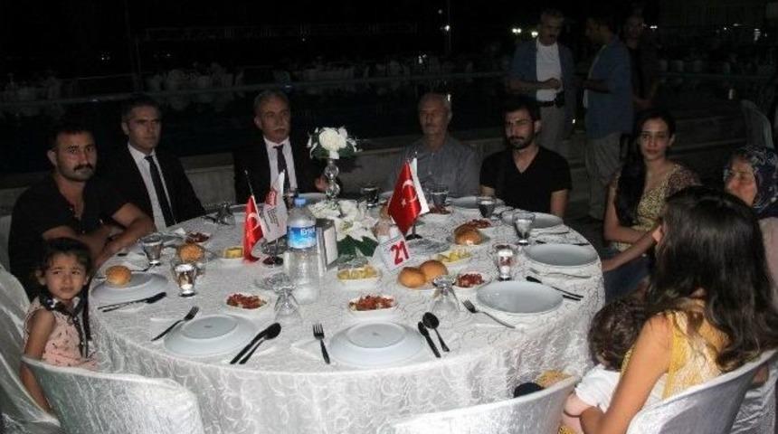 Gazi Ve Şehit Ailelerine Yemek