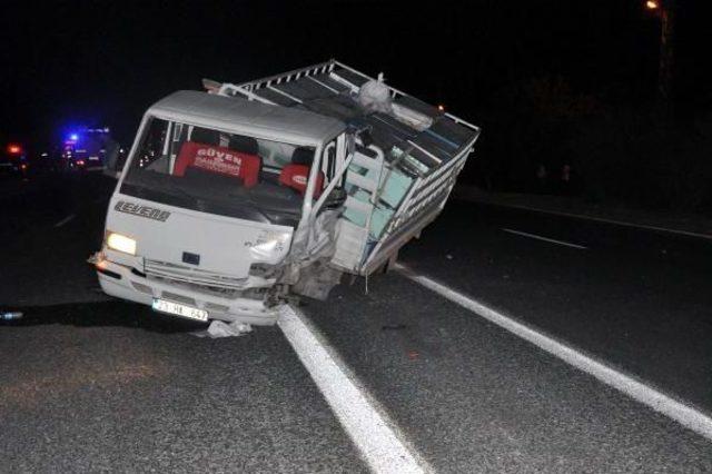 Elazığ'da Kamyonetle Otomobil Çarpıştı: 1 Ölü, 4 Yaralı