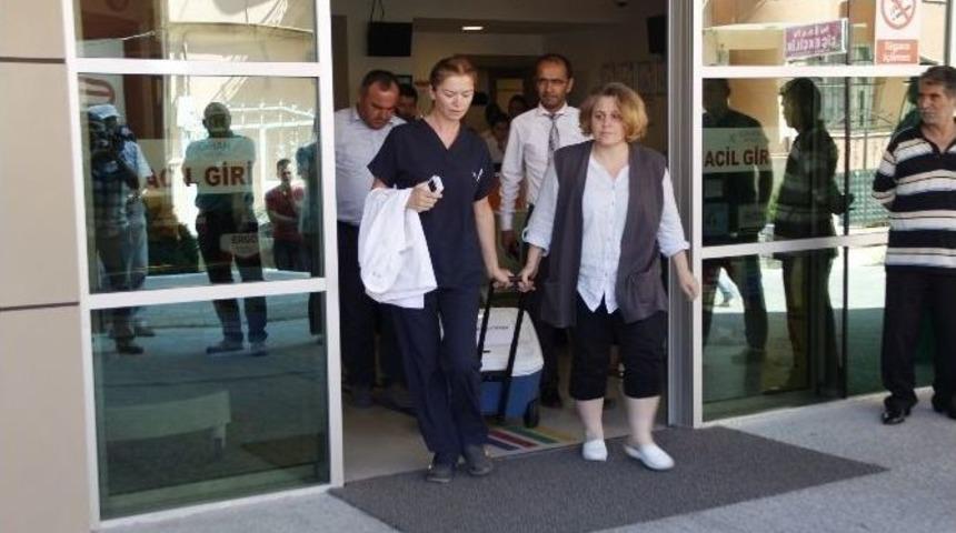 Eşinin Kalbini Ambulansa Kadar Elleriyle Taşıdı