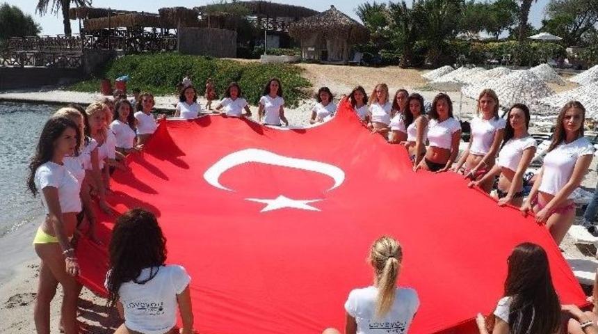 G&uuml;zeller Dev T&uuml;rk Bayrağı A&ccedil;tı