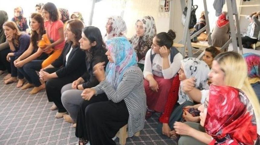 Edremit&rsquo;te &lsquo;şiddetin Tanımı Ve Kadın Hakları Eğitimi&rsquo; Semineri