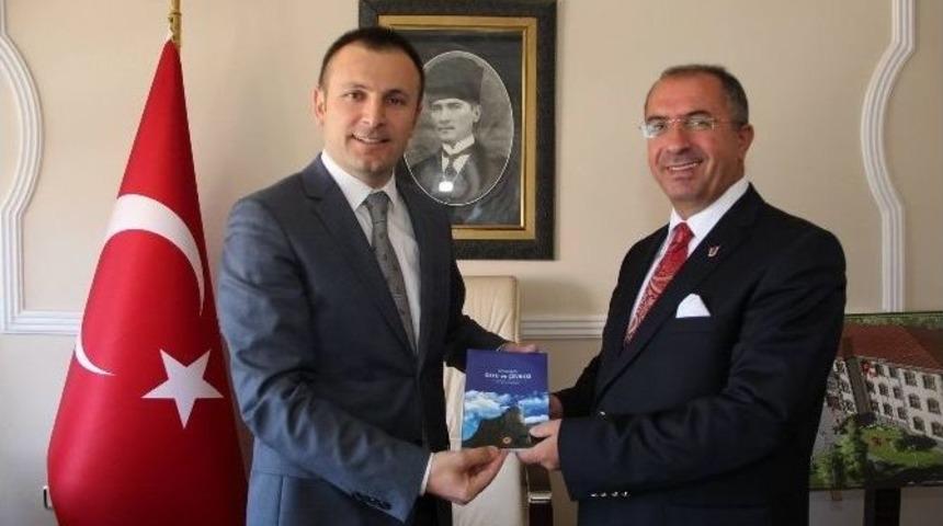 Toksoy Orta &Ccedil;ağda Oltu&rsquo;yu Kitap Haline Getirdi