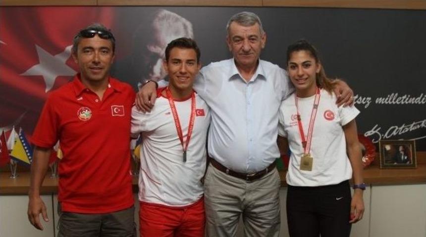 Yarışmalardan &Ouml;d&uuml;lle Geri D&ouml;nd&uuml;