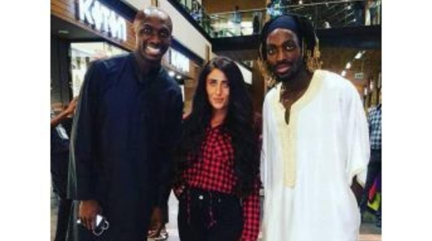 M&rsquo;bıa Ve Cavanda Y&ouml;resel Kıyafetlerle Gezip Stres Attılar