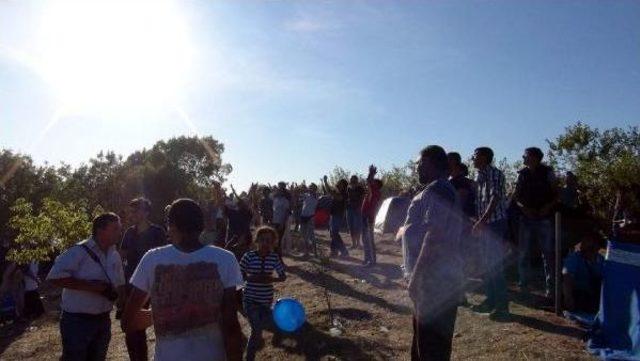 Suriyelilerin Umutsuz Bekleyişi S&uuml;r&uuml;yor 3