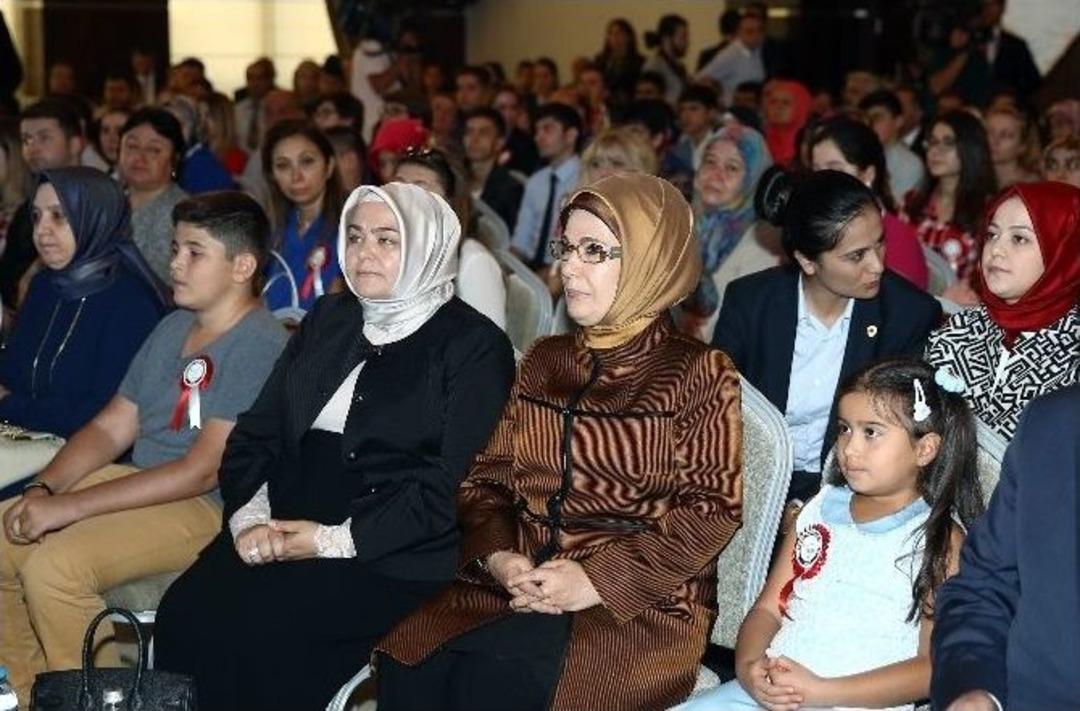 Emine Erdoğan&rsquo;dan Şehit &Ccedil;ocuklarına Bayram Hediyesi