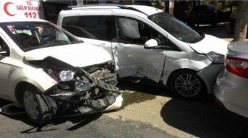Otomobiller &Ccedil;arpıştı: 1 Hafif Yaralı