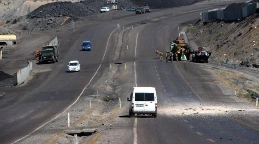 Şırnak'ta Karayoluna D&ouml;şenmiş Patlayıcı Imha Edildi