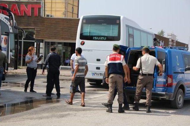 Kamplara Götürülen Suriyeli Sığınmacılar Otobüsten Inip Kaçtı