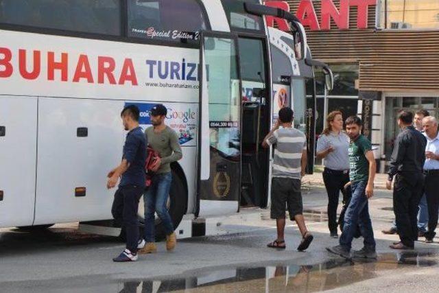 Kamplara Götürülen Suriyeli Sığınmacılar Otobüsten Inip Kaçtı