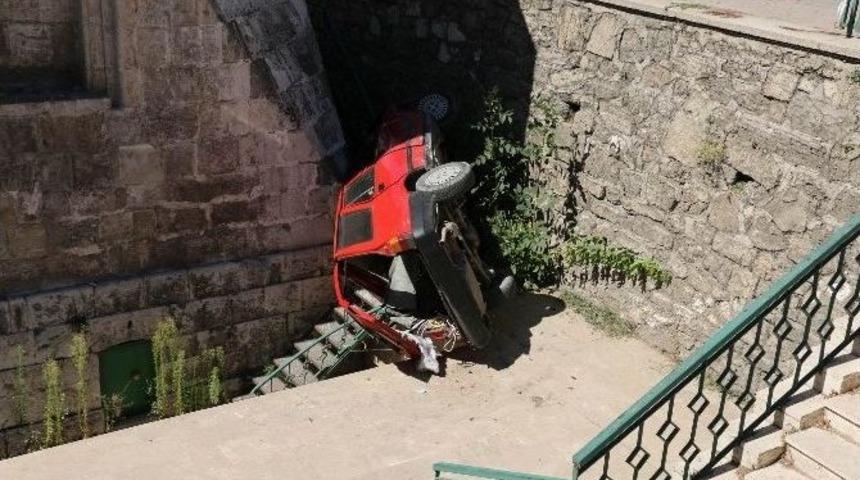 Otomobil T&uuml;rbe Bah&ccedil;esine U&ccedil;tu