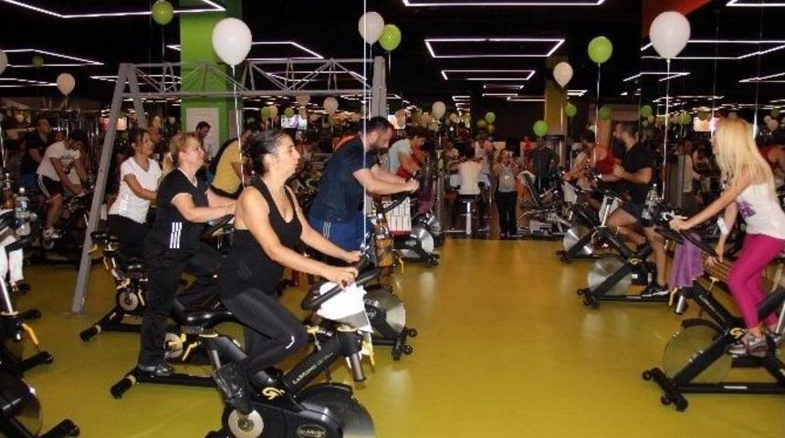 Mac Fit Birinci Yaşını Sporla Kutladı