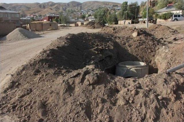 &Ouml;zalp Belediyesi&rsquo;nin Yol Yapım &Ccedil;alışmaları 1