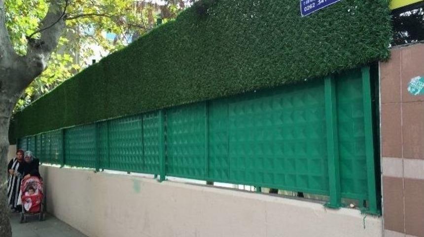 İzmit Belediyesinden Gazi Lisesinin Korkuluklarının Boyanması A&ccedil;ıklaması