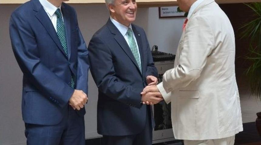 Anadolu &Uuml;niversitesi&rsquo;nde Bayramlaşma