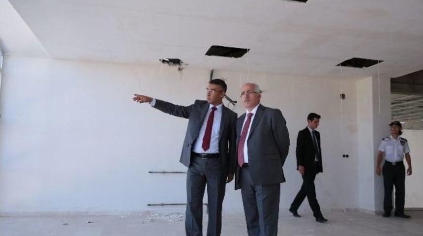 Vali Tuna İnşaatı Devam Eden Spor Tesislerini İnceledi