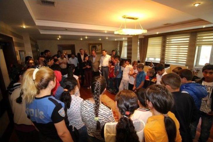 Vali Işın Öğrencileri Kabul Etti G4