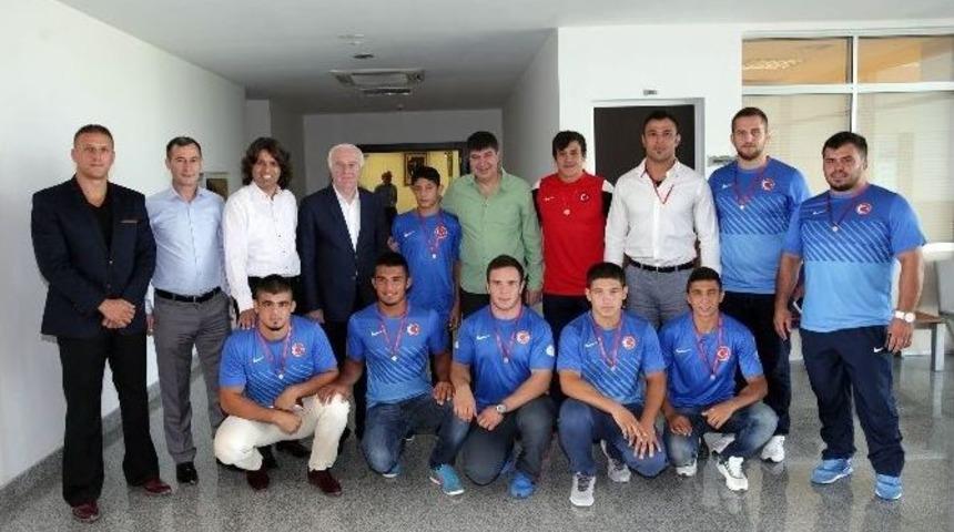 Güreşçilerden Türel’e Ziyaret