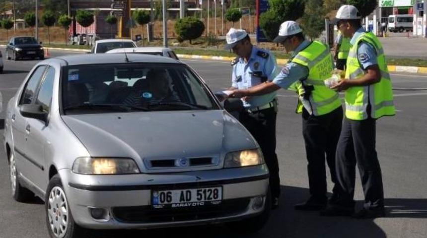 Polisten S&uuml;r&uuml;c&uuml;lere Ikramlı Denetim