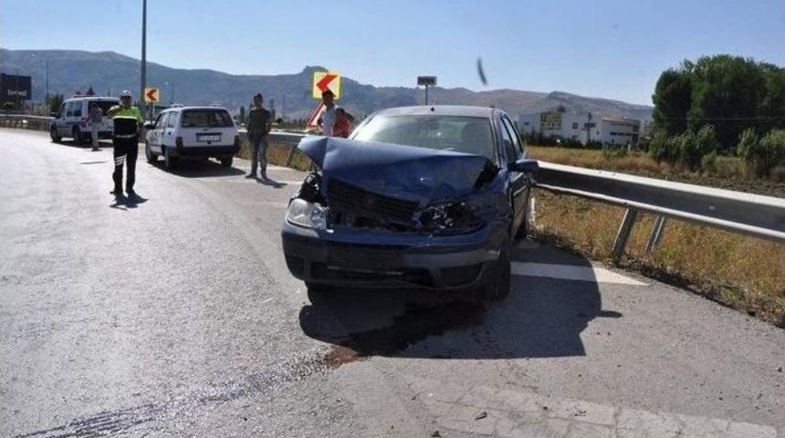 Afyonkarahisar&rsquo;da Trafik Kazası, 1 Yaralı
