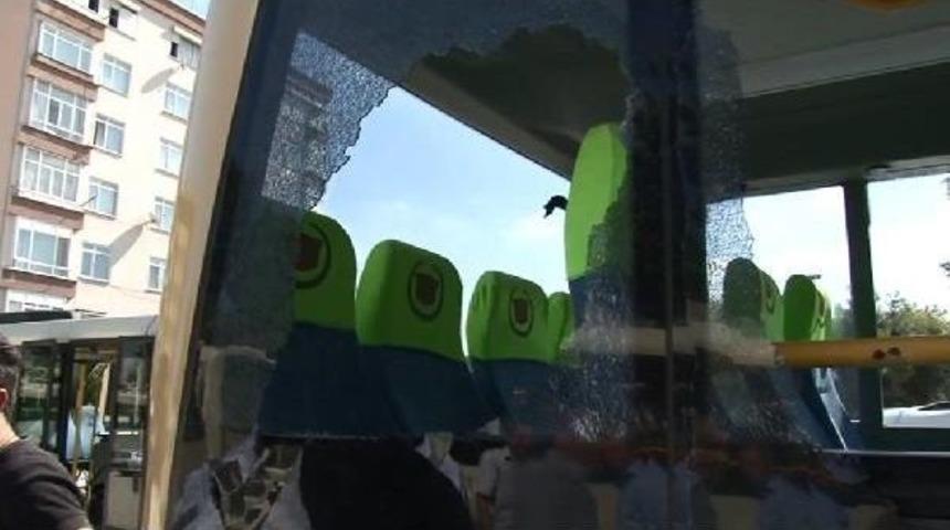 E-5 'te Minib&uuml;s&ccedil;&uuml;lere Taşlı Saldırı