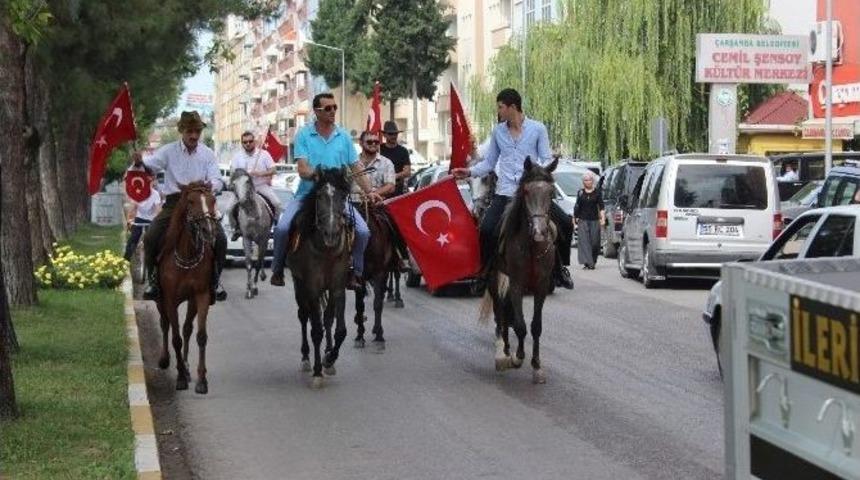 Atlarla Ter&ouml;r&uuml; Lanetlediler
