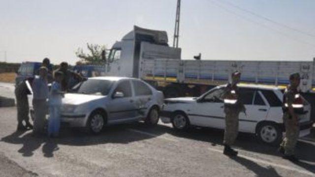 Kahta'da Otomobiller Çarpıştı: 1 Yaralı