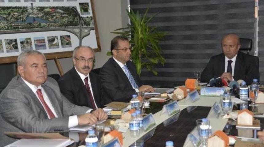 Bakan Arzu'dan Şehit Polisin Ailesine Ziyaret (2)