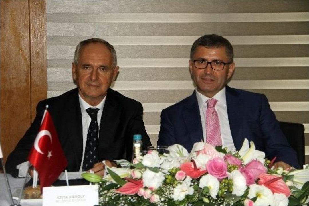 &Uuml;sk&uuml;dar İle Kaposvar Arasında Kardeşlik Protokol&uuml;