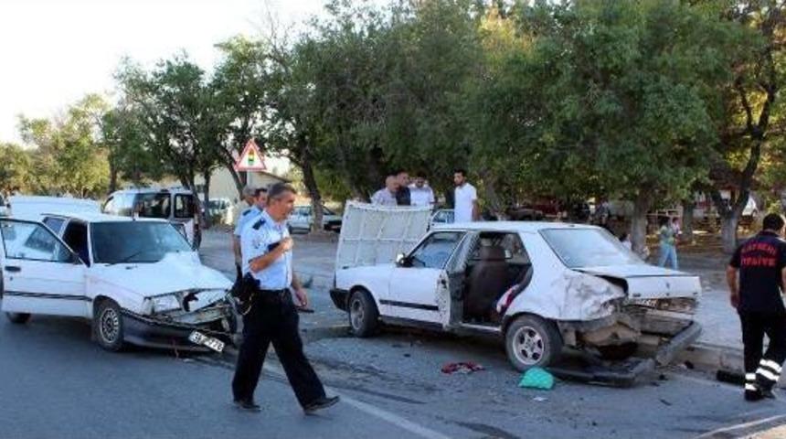 Tomarza&rsquo;Da Trafik Kazası: 7 Yaralı