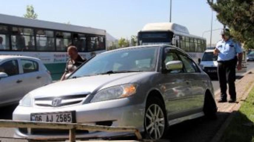 Otomobil Ref&uuml;je &Ccedil;ıktı: 1 Yaralı