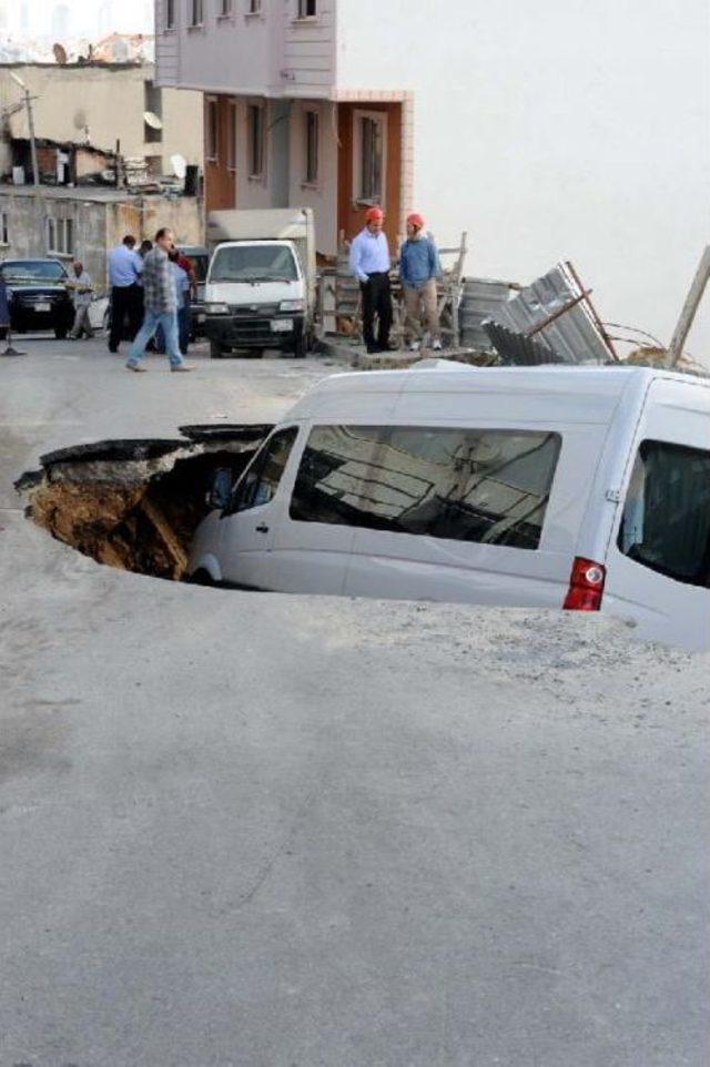 Çöken Yola  Düşen Servis Minibüsü 6 Saat Sonra Kurtarıldı