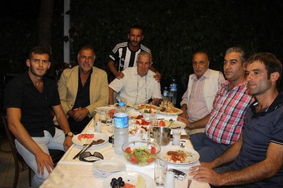 Kara Kartallar &ldquo;babalar Ve Oğullar&rdquo; Gecesinde Coştu