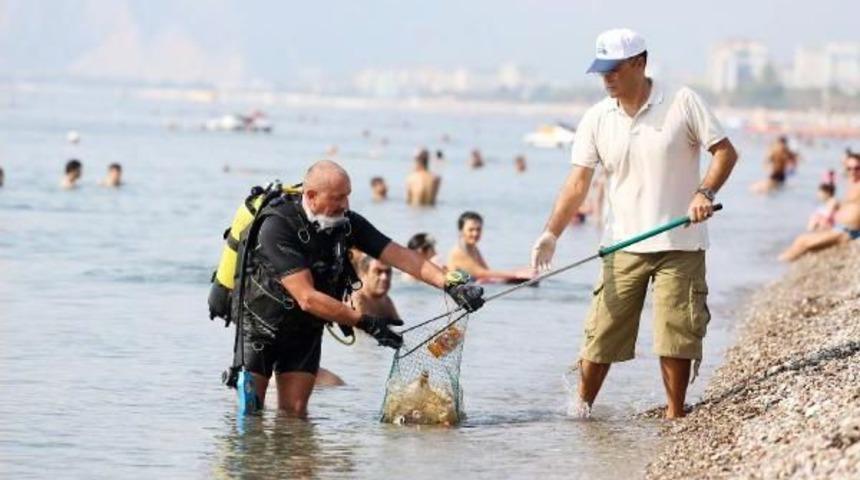 Turmepa G&ouml;n&uuml;ll&uuml;leri Sahili Temizledi