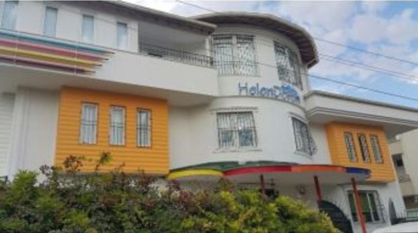 Helen Deron B&uuml;y&uuml;mesini S&uuml;rd&uuml;r&uuml;yor