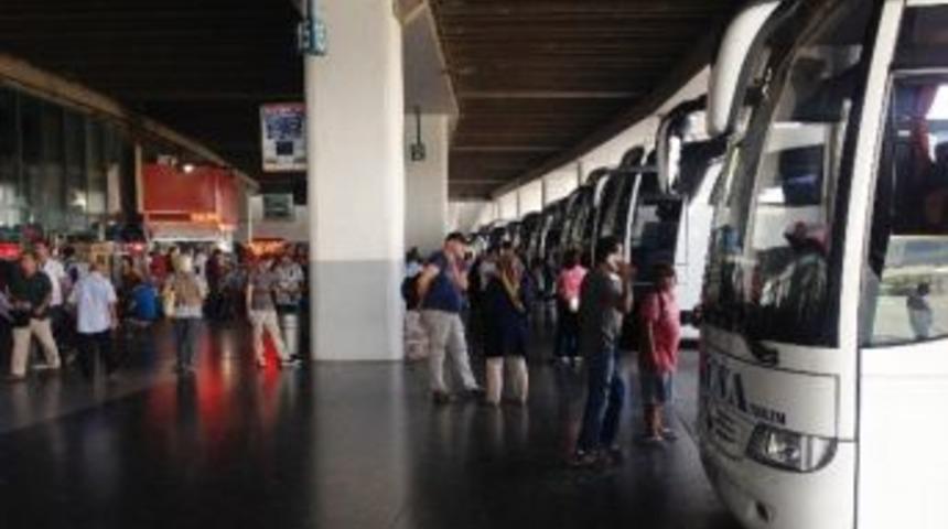 Otogarda Bayram Yoğunluğu Başladı