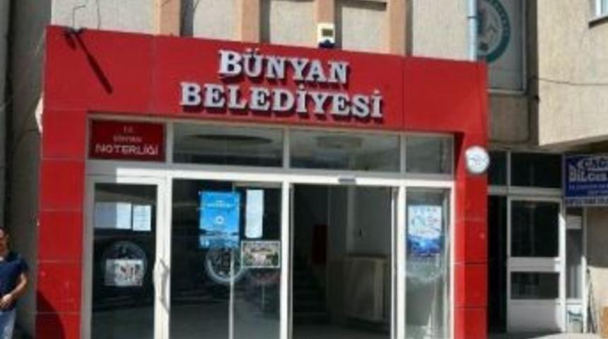 B&uuml;nyan Belediyesi &Ccedil;alışanların Ge&ccedil;miş D&ouml;neme Ait Alacaklarını &Ouml;demeye Devam Ediyor