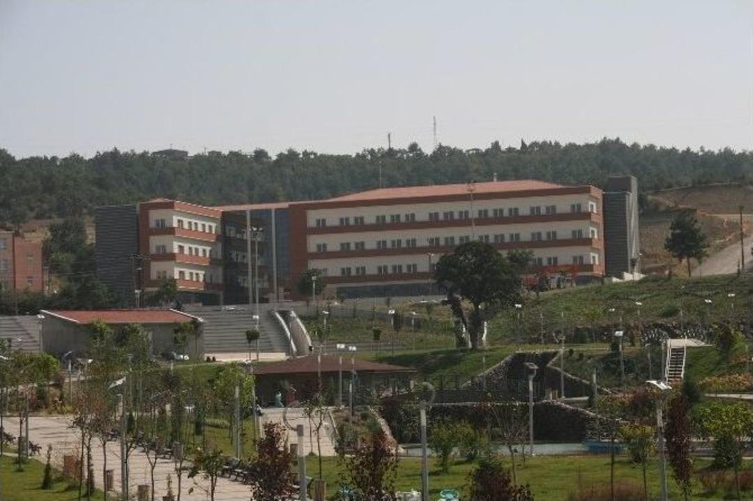 Boz&uuml;y&uuml;k Myo&rsquo;da Bah&ccedil;e D&uuml;zenleme &Ccedil;alışmaları Başladı