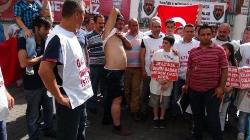 "ter&ouml;rle M&uuml;cadele Sırasında Yaralanıp Gazi Sayılmayanlar Derneği"&uuml;yeleri Eylemi..