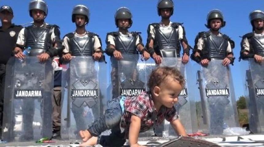 Suriyeliler İstanbul'a G&ouml;t&uuml;r&uuml;lme Korkusuyla Tem'de Yattı (2)