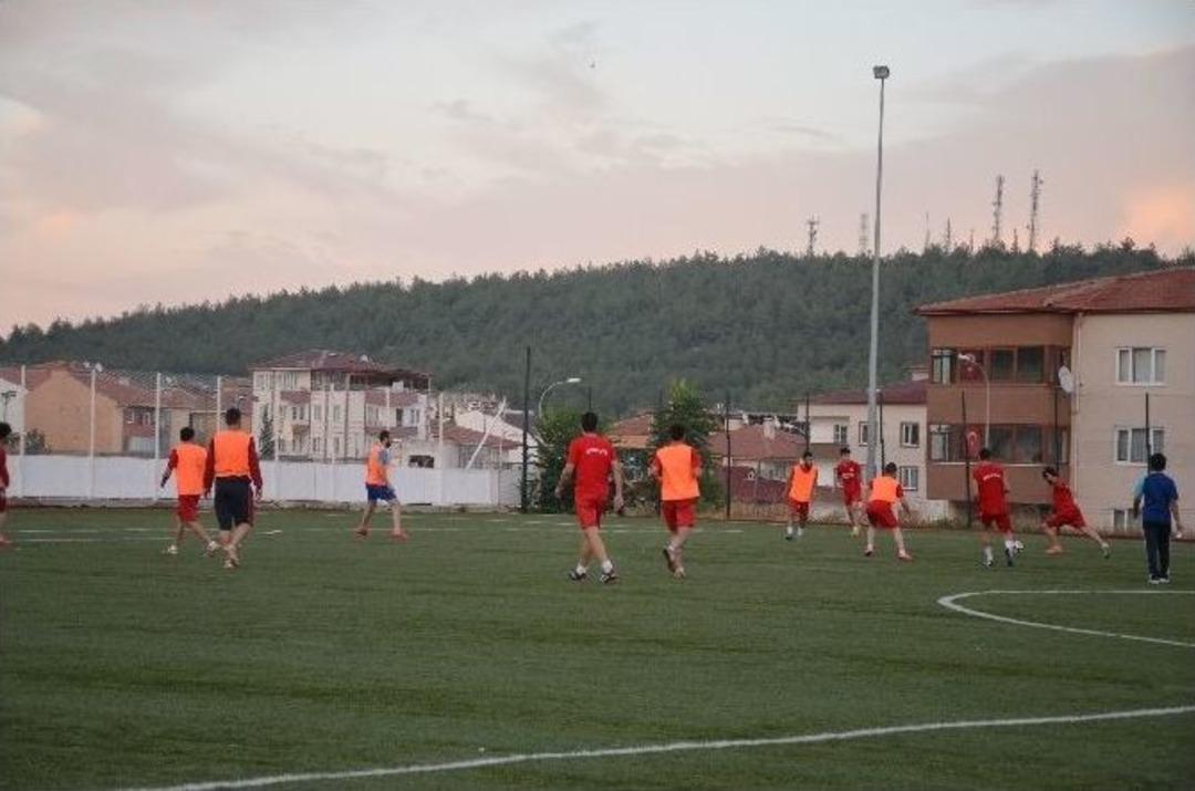 Derbi Ma&ccedil;ı &Ouml;ncesi Taraftarlardan Futbolculara Baklava