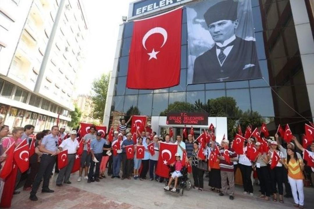 Efeler Belediyesi İl&ccedil;eyi Kırmızı Beyaza Boyadı