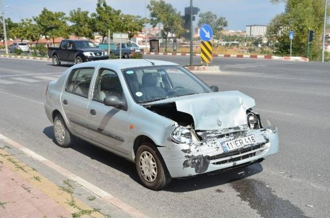Bilecik&rsquo;te Trafik Kazası, 1&rsquo;i &Ccedil;ocuk 2 Yaralı