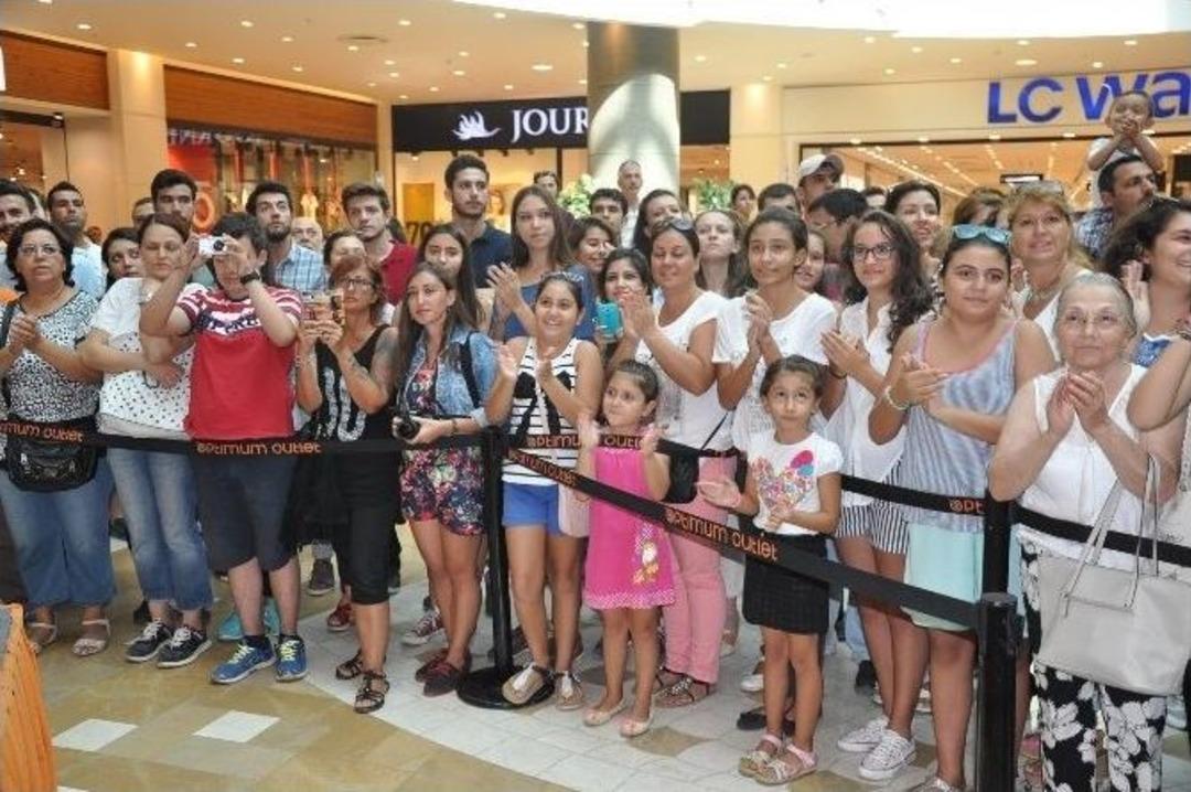 &rsquo;kara Bela&rsquo; İzmirlilerle Gala Yaptı